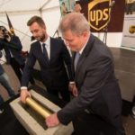 UPS wmurowuje kamień węgielny pod budowę centrum przeładunkowego w Strykowie