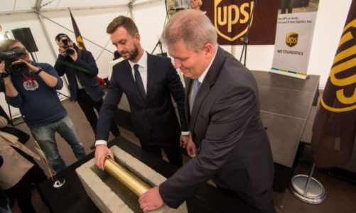 UPS wmurowuje kamień węgielny pod budowę centrum przeładunkowego w Strykowie