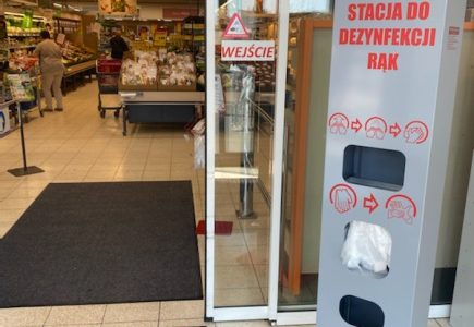 STACJE DEZYNFEKUJĄCE W KILKUDZIESIĘCIU SKLEPACH INTERMARCHÉ I BRICOMARCHÉ