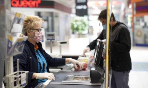 Dodatkowa świąteczna nagroda 500 zł dla pracowników Tesco w związku z pandemią