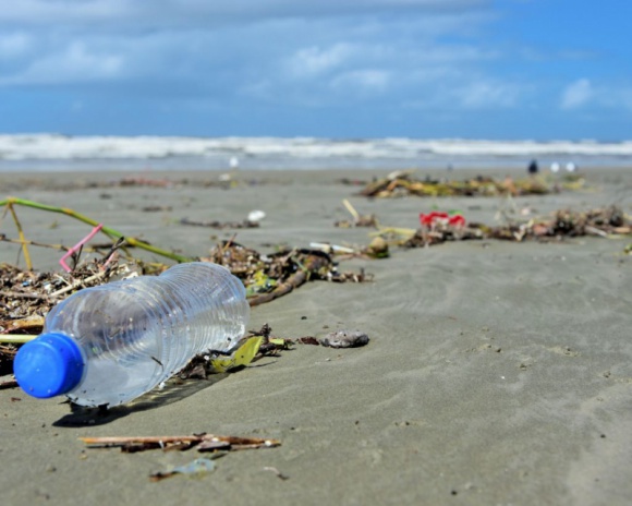 Młodzi kontra plastik